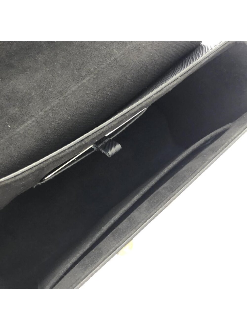 Louis Vuitton Epi Twist MM Shoulder Bag - Picture 6 of 7